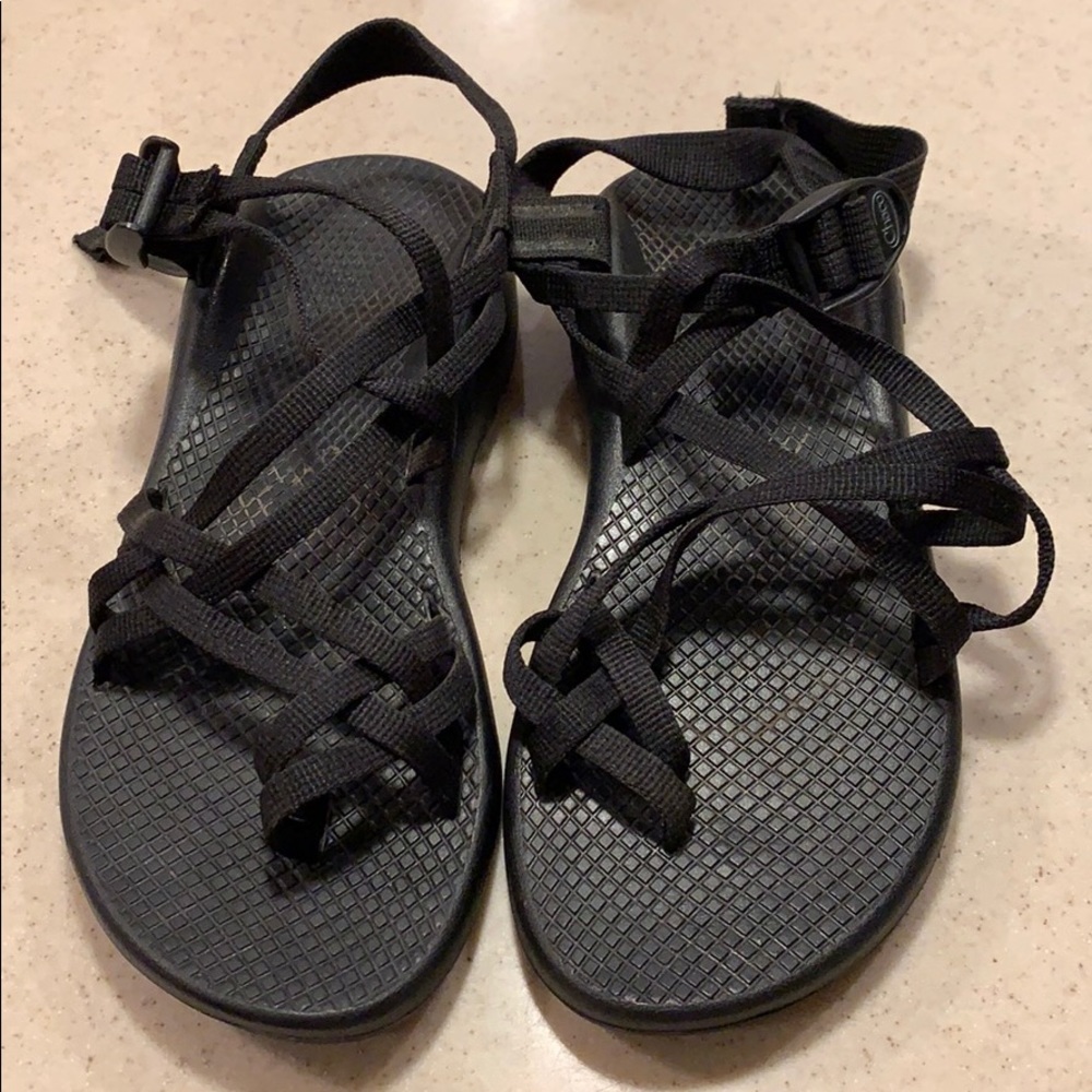 black chaco sandles.